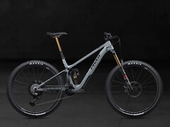 A bicicleta elétrica de montanha Pivot Shuttle SL mais leve pesa 36,3 lbs (~16,4 kg). (Fonte da imagem: Pivot)