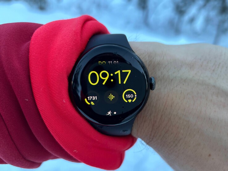 O Google Pixel Watch 2 é fácil de ler em ambientes externos