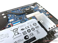 Um slot de SSD livre (coberto)