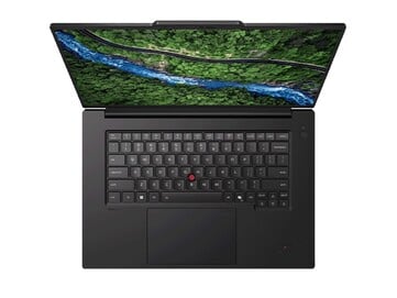 Ele vem com um teclado retroiluminado com leitor de impressão digital, mas sem teclado numérico.