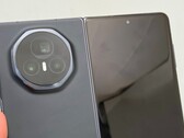 Honor revelou a data de lançamento do sucessor do Honor Magic V3 (foto aqui) em 18 de junho de 2025. (Fonte da imagem: Weibo)