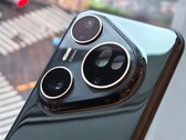 Primeira análise, muitas fotos e primeiros testes de câmera do Huawei Pura 80 Ultra, incluindo comparações com o iPhone 16 Pro Max, Vivo X200 Ultra e Oppo Find X8 Ultra. (Fonte da imagem: Weibo)