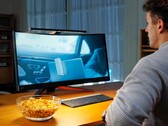 O BenQ ScreenBar Pro é ligado automaticamente quando alguém se aproxima do monitor. (Imagem: BenQ)