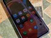 Xiaomi supostamente se instalou em um display de furos do Mi 11 Pro - Mi 10 Pro fotografado. (Fonte da imagem: Notebookcheck)