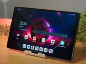 O popular tablet para jogos Legion Y700 da Lenovo foi lançado internacionalmente como Legion Tab. (Fonte da imagem: TechniQualities via YouTube)