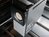 Basta fixar o Laser Alignment Sensor para isso