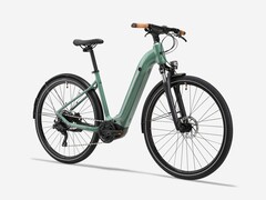 A bicicleta híbrida Decathlon Rockrider E-ACTV 500 foi lançada na UE. (Fonte da imagem: Decathlon)