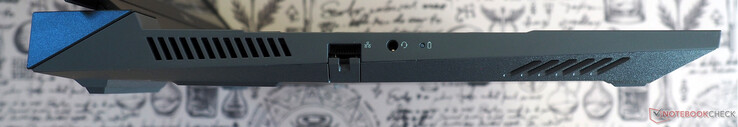 À esquerda: Ethernet RJ45, conector de áudio de 3,5 mm