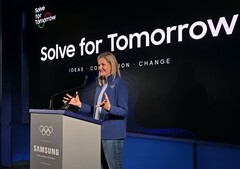 A presidente do COI, Kirsty Coventry, faz um discurso na cerimônia de nomeação do embaixador global do Samsung Solve for Tomorrow