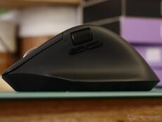 Botões laterais do Keychron M6 8K. 