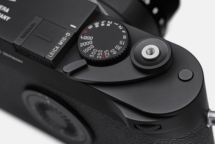 O apoio para o polegar dobrável da Leica M10-D é omitido na M11-D. (Imagem: Leica)