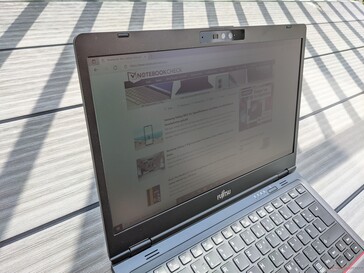 Fujitsu LifeBook U7311 - Uso ao ar livre