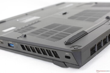Mais ventilação do que na maioria dos outros laptops de jogos de médio alcance para ajudar na dissipação de calor