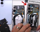 A Samsung cortou 2,4 mm do Galaxy S25 Edge, pelo menos em comparação com o Galaxy S25 Ultra. (Fonte da imagem: JerryRigEverything)