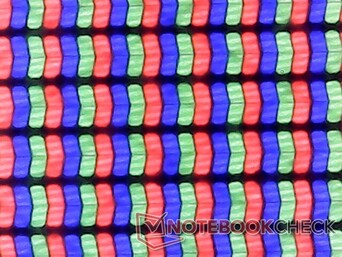 Subpixels RGB crocantes devido à sobreposição brilhante. Esperar a mesma experiência visual que o XPS 13 9300 ou 9310