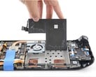 Substituição da bateria do LCD do Steam Deck pela iFixit.