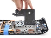 Substituição da bateria do LCD do Steam Deck pela iFixit.