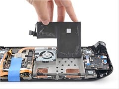 Substituição da bateria do LCD do Steam Deck pela iFixit.