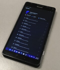 A Lumia 950 XL rodando Windows 11. (Fonte da imagem: Gustave Monce)