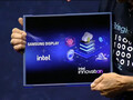 Primeira tela rolável de PC da Samsung (imagem: Intel/YouTube)