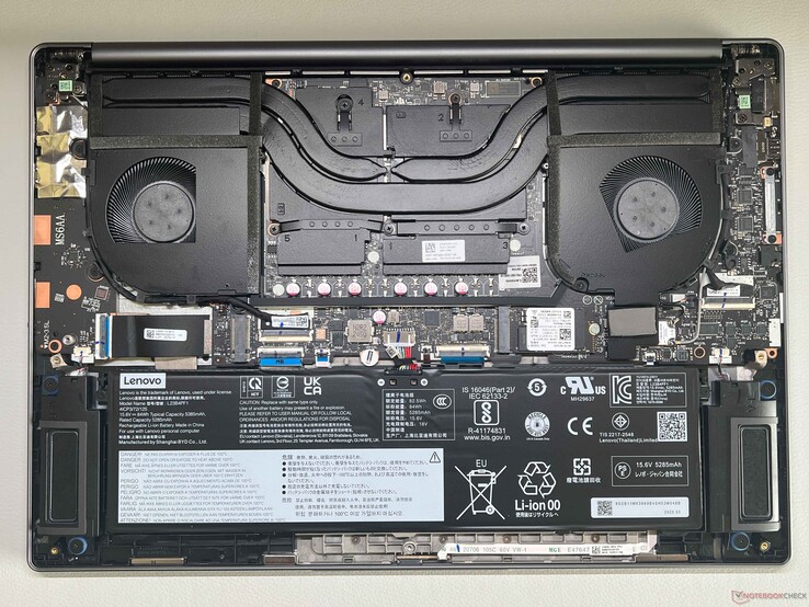 Placa-mãe Yoga Pro 9 16IAH10 para comparação