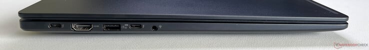 Esquerda: USB-C 4.0 com Thunderbolt 4 (40 GBit/s, DisplayPort, Power Delivery), HDMI 2.1 TMDS, USB-A 3.2 Gen.1 (5 GBit/s, alimentado), USB-C 4.0 com Thunderbolt 4 (40 GBit/s, DisplayPort, Power Delivery), áudio de 3,5 mm