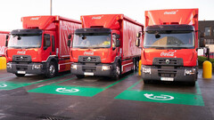 A nova frota de caminhões elétricos de coque inicia as entregas (imagem: Renault)