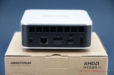 Minisforum AI X1 - Conexões no painel traseiro