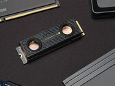 O Corsair MP700 PRO traz resfriamento a água e resfriamento ativo para SSDs de 5ª geração (Fonte da imagem: TechPowerUp)