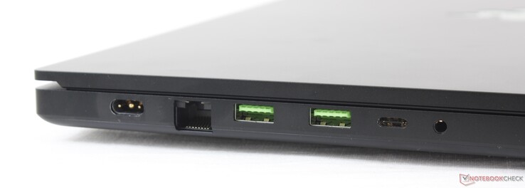 Esquerda: adaptador AC, 2,5 Gbit RJ-45, 2x USB 3.2 Gen. 2, USB-C 3.2 Gen. 2, 3,5 mm de áudio combinado