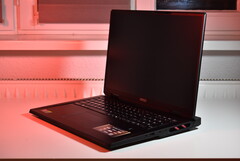 laptops de 18 polegadas: Essa categoria deve ser mais do que apenas para jogos e dispositivos como o MSI Raider A18, na foto: MSI Raider A18 (fonte da imagem: Benjamin Herzig/Notebookcheck)