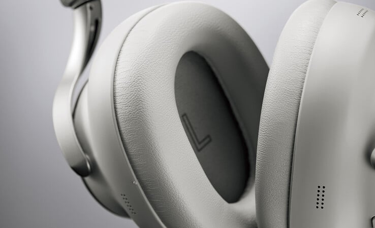 Os fones de ouvido Technics EAH-A1000 usam almofadas auriculares de espuma viscoelástica de alta densidade e cancelamento ativo de ruído com 8 microfones para bloquear o ruído.