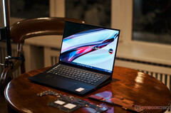 O Zenbook Pro 16X OLED não tem mais uma tela de 4K. (Fonte da imagem: ASUS)