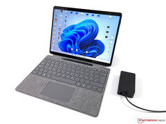 Ambos os modelos da série Surface Pro 9 devem apresentar displays com taxa de atualização variável de 120 Hz. (Fonte de imagem: NotebookCheck)