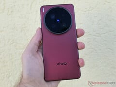 O Vivo X200 Ultra ganhou novas melhorias na câmera pelo segundo mês consecutivo. (Fonte da imagem: Notebookcheck)