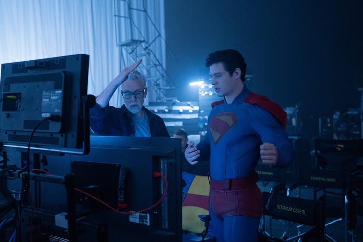 James Gunn dirige David Corenswet no set (Fonte da imagem: Warner Bros. / Greg Williams via La Voce di New York)