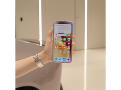 Um smartphone da Vivo controla um carro. (Fonte da imagem: Vivo)