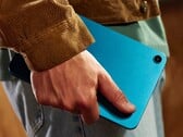 O Alexa Tablet 8 está disponível em rosa, turquesa e cinza-escuro.