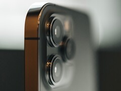 A câmera de Apple&#039;s iPhones podem ser suscetíveis a danos se o dispositivo for exposto a vibrações do motor (Imagem: Simon Hrozian)