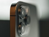 A câmera de Apple's iPhones podem ser suscetíveis a danos se o dispositivo for exposto a vibrações do motor (Imagem: Simon Hrozian)