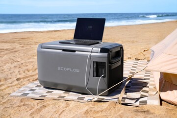 O EcoFlow Glacier Classic pode ser usado para carregar dispositivos portáteis por meio de sua porta USB-C. (Fonte da imagem: EcoFlow)
