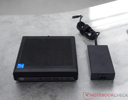 HP Elite Mini 800 G9 e a unidade de fonte de alimentação (19,5 V; 6,15 A)