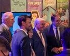 O presidente alemão Frank Walter Steinmeier na Gamescom, ao lado do estande da “Future? No Thanks!”