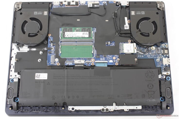 2025 Alienware 16X Aurora para comparação