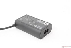 Pequeno (~7,5 x 4,7 x 2,2 cm) Adaptador CA USB-C de 65 W