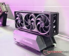 Além da porta Thunderbolt 5, há três portas USB-C de 10 Gbps. Na foto: a eGPU. (Fonte da imagem: Notebookcheck)