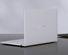 O AMD ZenBook 14 Air 2026 está disponível com 16 GB de RAM e custa cerca de US$ 1.476. Na foto: uma imagem promocional mostrando a parte traseira do laptop.