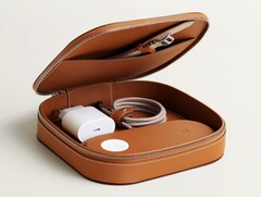A Hermès agora oferece um carregador MagSafe caro com um estojo de couro para transporte.