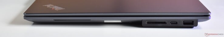 correto: leitor de cartão SD, Thunderbolt 4, USB-A 3.2 Gen 2