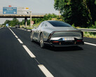 O Mercedes EQXX provou mais uma vez sua excepcional eficiência e alcance em um test drive desde Stuttgart até Silverstone (Imagem: Mercedes-Benz)